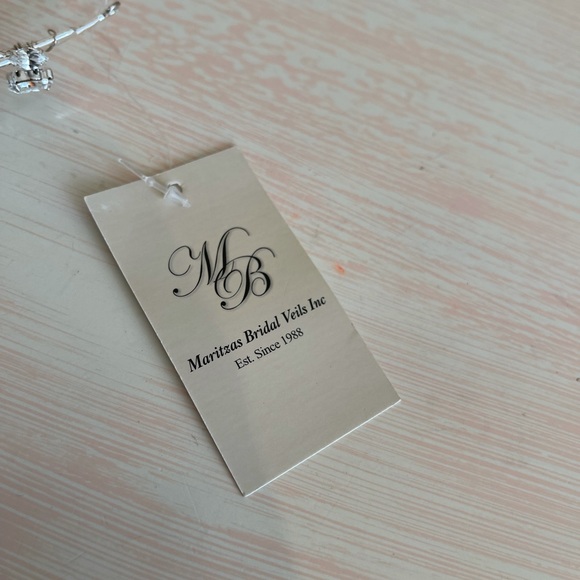 Beautiful wedding tiara - Picture 5 of 6